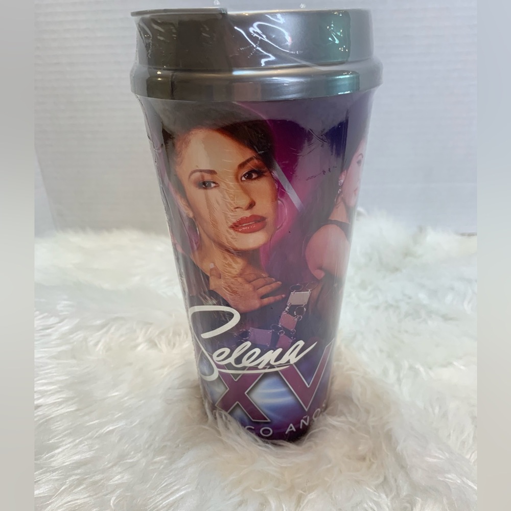 Selena XXV Collectible NWT PURPLE 2020
Commemorative great for smoothies,coffee